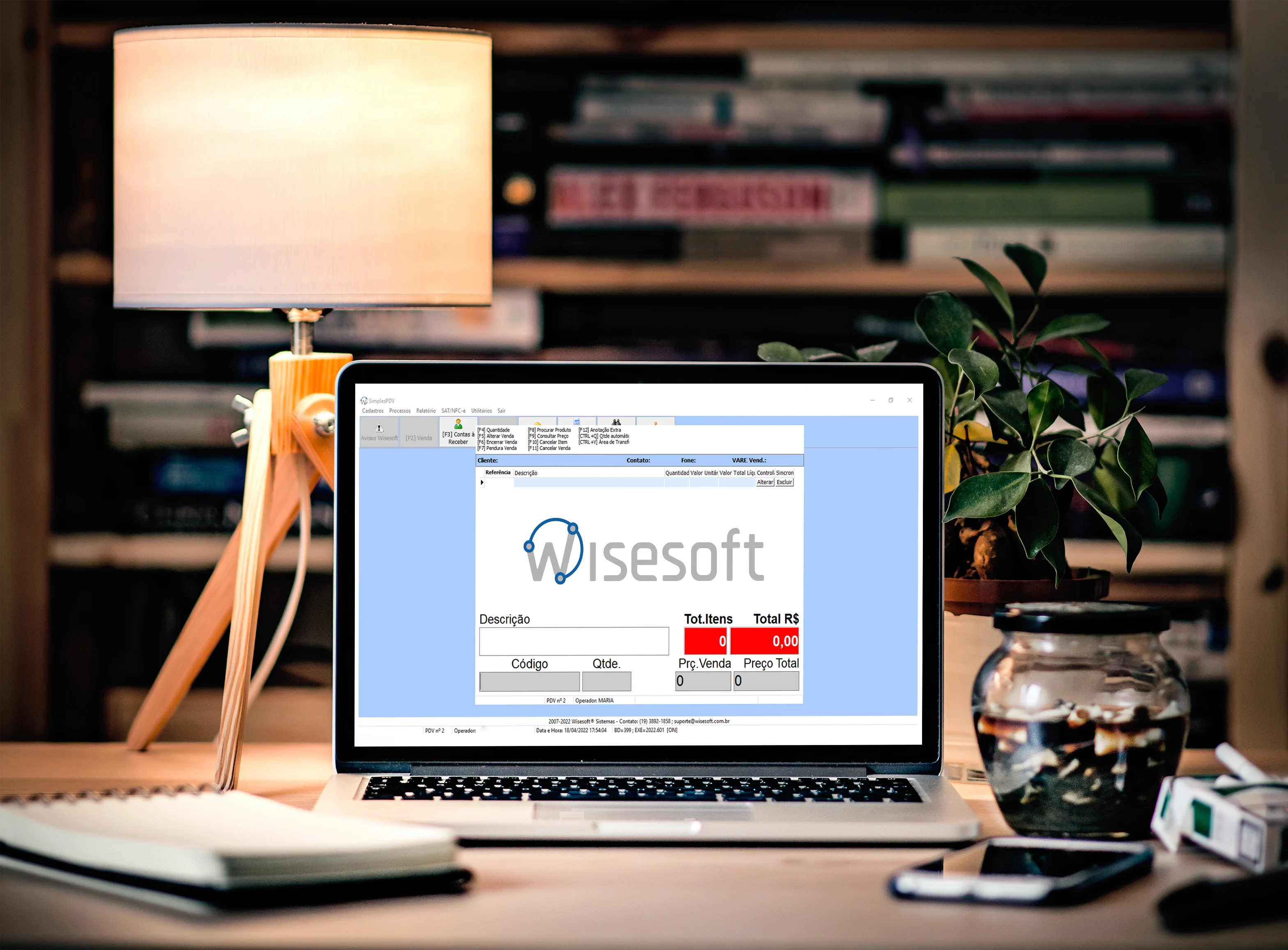 SimplesPDV Wisesoft em notebook durante implantação